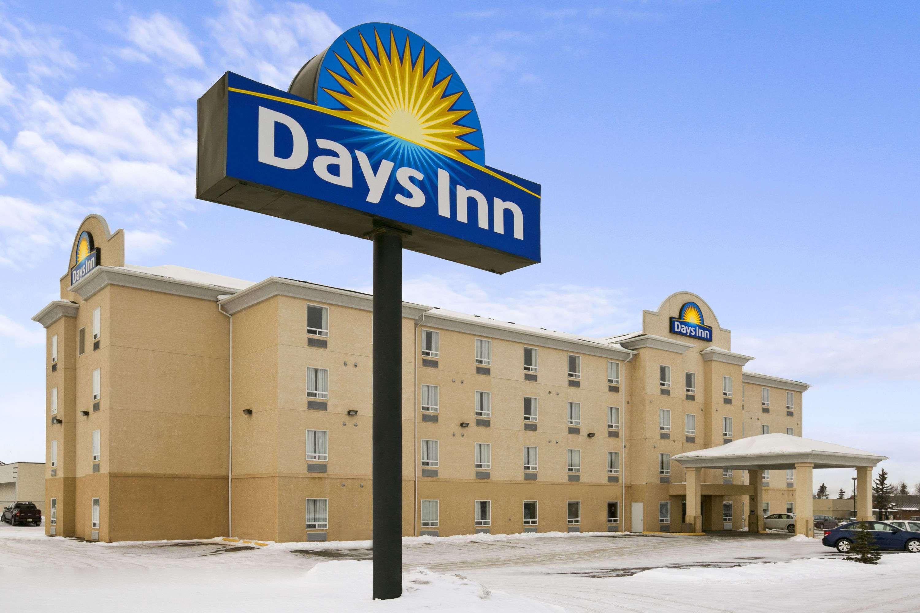 Days Inn By Wyndham פרינס אלברט מראה חיצוני תמונה